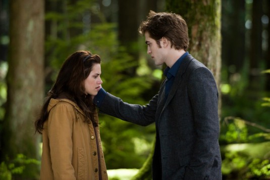 robert pattinson pics from new moon. Movie Review: “New Moon”
